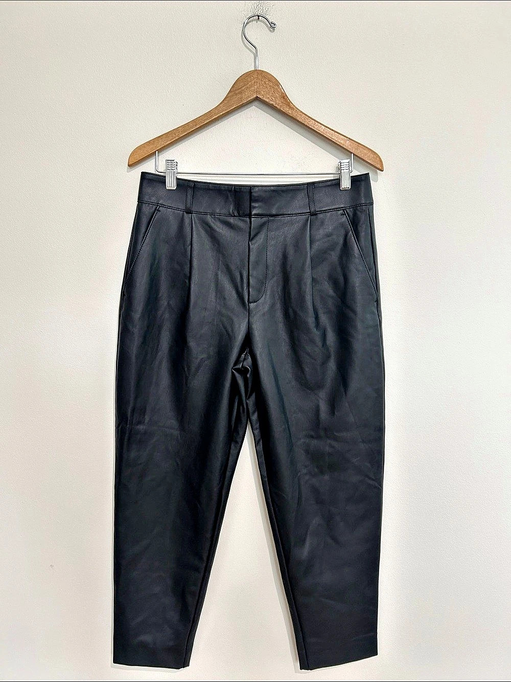 Banana Republic Faux Leather Pleated Trouser Pants Black Size 8 EUC